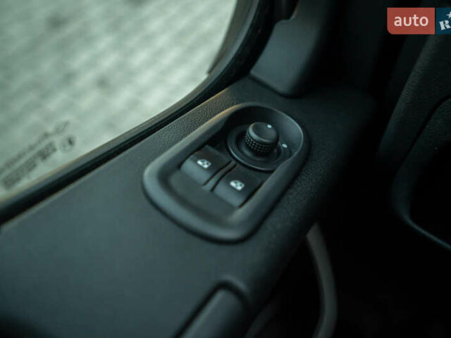 Синій Опель Movano, об'ємом двигуна 2.3 л та пробігом 257 тис. км за 15500 $, фото 70 на Automoto.ua