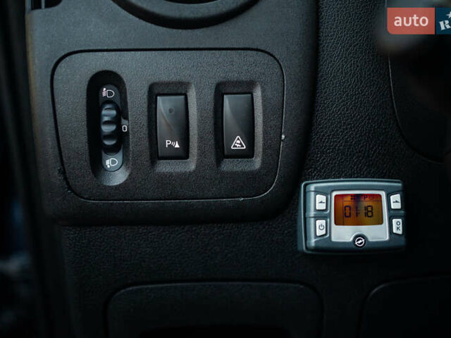 Синій Опель Movano, об'ємом двигуна 2.3 л та пробігом 257 тис. км за 15500 $, фото 49 на Automoto.ua