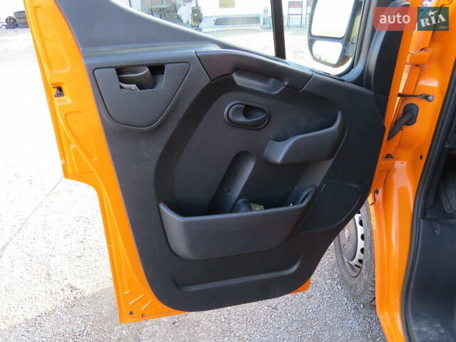 Оранжевый Опель Movano, объемом двигателя 2.3 л и пробегом 270 тыс. км за 20998 $, фото 5 на Automoto.ua