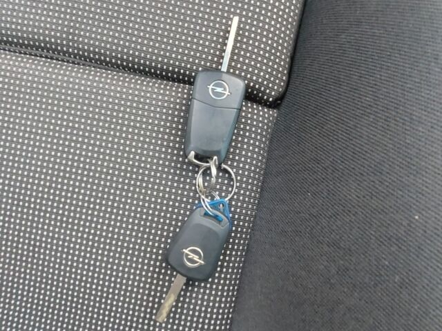 Черный Опель OPC, объемом двигателя 1.9 л и пробегом 252 тыс. км за 7600 $, фото 10 на Automoto.ua