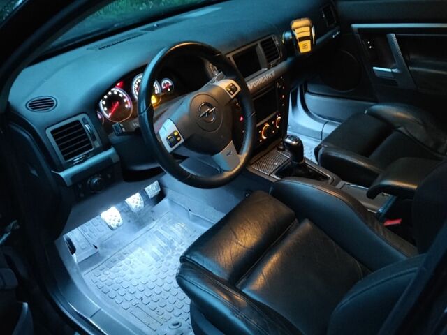 Черный Опель OPC, объемом двигателя 0 л и пробегом 193 тыс. км за 8600 $, фото 6 на Automoto.ua