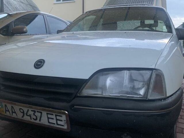 Білий Опель Омега, об'ємом двигуна 2.3 л та пробігом 3 тис. км за 2000 $, фото 3 на Automoto.ua