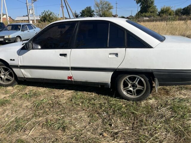 Белый Опель Омега, объемом двигателя 2 л и пробегом 250 тыс. км за 800 $, фото 3 на Automoto.ua