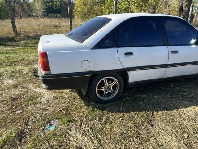 Белый Опель Омега, объемом двигателя 2 л и пробегом 250 тыс. км за 800 $, фото 5 на Automoto.ua