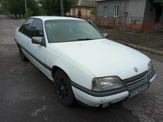 Белый Опель Омега, объемом двигателя 1.8 л и пробегом 2 тыс. км за 946 $, фото 3 на Automoto.ua