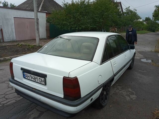 Белый Опель Омега, объемом двигателя 1.8 л и пробегом 2 тыс. км за 946 $, фото 4 на Automoto.ua