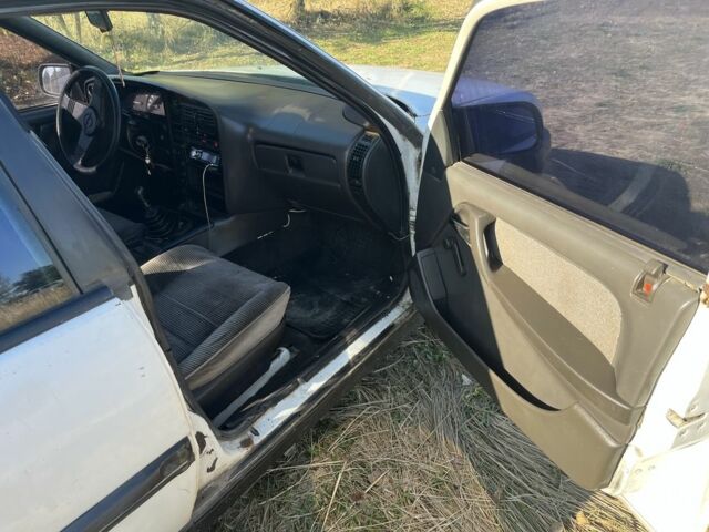 Белый Опель Омега, объемом двигателя 2 л и пробегом 250 тыс. км за 800 $, фото 7 на Automoto.ua