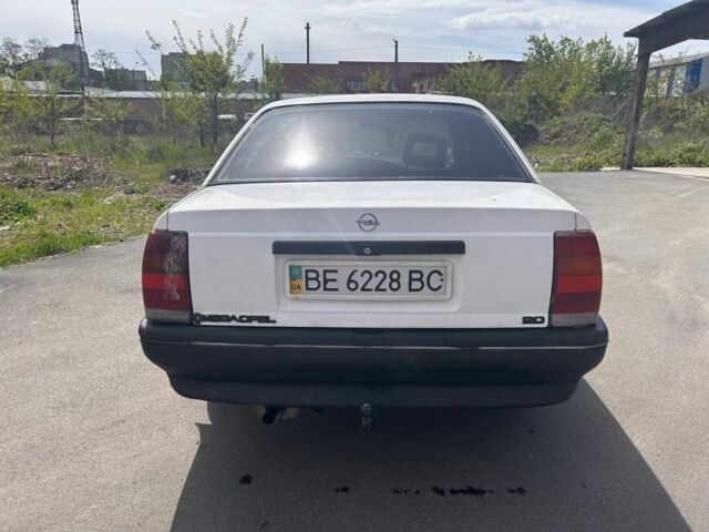 Білий Опель Омега, об'ємом двигуна 2 л та пробігом 250 тис. км за 1100 $, фото 6 на Automoto.ua