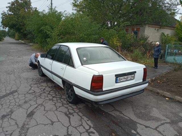 Белый Опель Омега, объемом двигателя 1.8 л и пробегом 2 тыс. км за 946 $, фото 5 на Automoto.ua