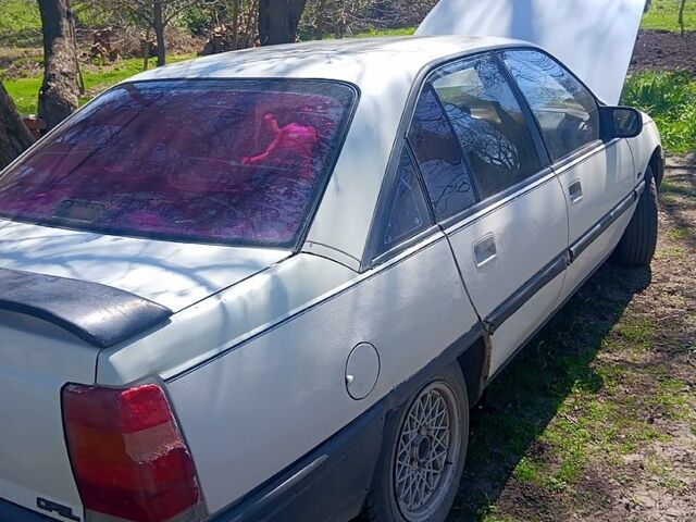 Білий Опель Омега, об'ємом двигуна 1.8 л та пробігом 114 тис. км за 1200 $, фото 5 на Automoto.ua