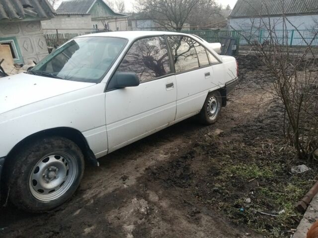 Белый Опель Омега, объемом двигателя 0 л и пробегом 222 тыс. км за 685 $, фото 3 на Automoto.ua