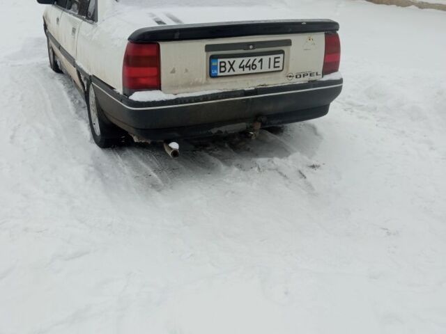 Белый Опель Омега, объемом двигателя 2 л и пробегом 350 тыс. км за 900 $, фото 2 на Automoto.ua