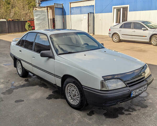 Белый Опель Омега, объемом двигателя 1.8 л и пробегом 455 тыс. км за 1200 $, фото 1 на Automoto.ua
