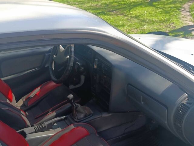 Білий Опель Омега, об'ємом двигуна 1.8 л та пробігом 1000 тис. км за 1000 $, фото 4 на Automoto.ua