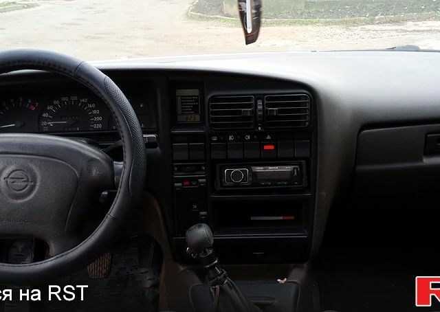 Білий Опель Омега, об'ємом двигуна 2 л та пробігом 300 тис. км за 1400 $, фото 8 на Automoto.ua