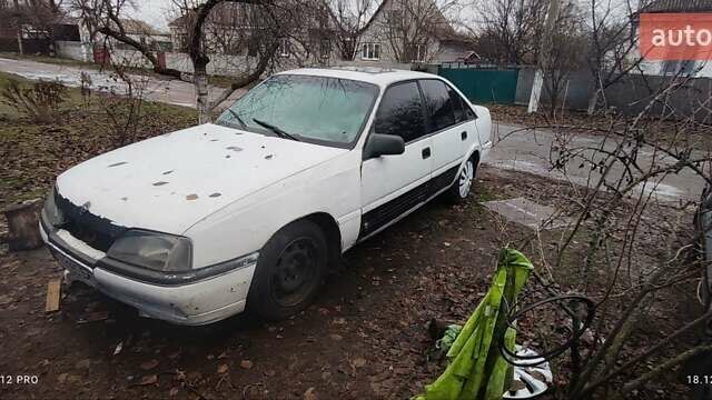 Белый Опель Омега, объемом двигателя 1.8 л и пробегом 300 тыс. км за 1250 $, фото 3 на Automoto.ua