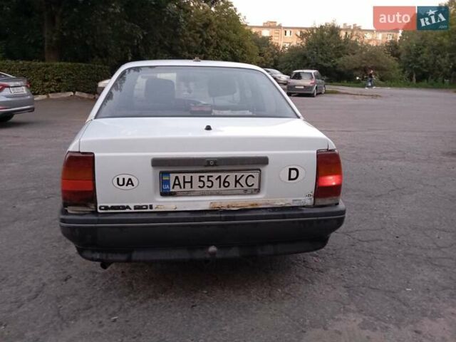 Белый Опель Омега, объемом двигателя 2 л и пробегом 311 тыс. км за 550 $, фото 8 на Automoto.ua