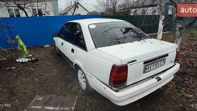 Белый Опель Омега, объемом двигателя 1.8 л и пробегом 300 тыс. км за 1250 $, фото 2 на Automoto.ua