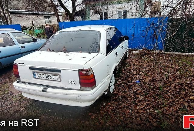 Белый Опель Омега, объемом двигателя 1.8 л и пробегом 300 тыс. км за 870 $, фото 3 на Automoto.ua