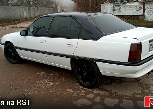 Белый Опель Омега, объемом двигателя 2 л и пробегом 300 тыс. км за 1400 $, фото 1 на Automoto.ua