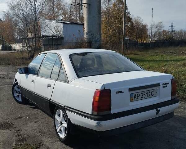 Білий Опель Омега, об'ємом двигуна 2 л та пробігом 222 тис. км за 900 $, фото 4 на Automoto.ua