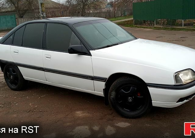 Білий Опель Омега, об'ємом двигуна 2 л та пробігом 300 тис. км за 1400 $, фото 2 на Automoto.ua