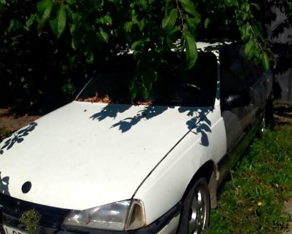 Белый Опель Омега, объемом двигателя 1.8 л и пробегом 400 тыс. км за 1300 $, фото 3 на Automoto.ua