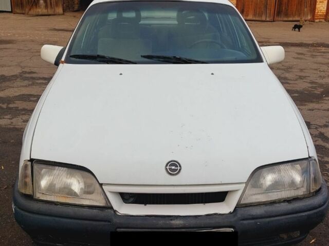 Белый Опель Омега, объемом двигателя 2 л и пробегом 220 тыс. км за 779 $, фото 1 на Automoto.ua