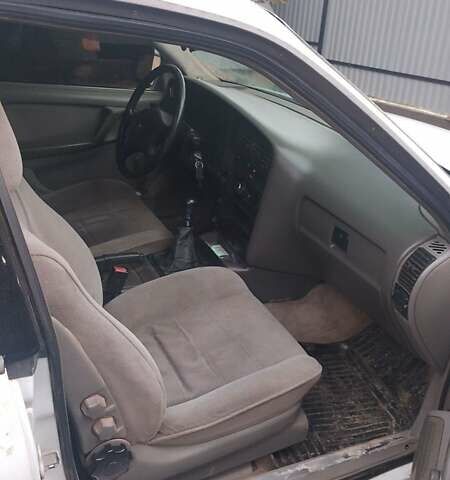 Опель Омега 1988 в Хмельницком на Automoto.ua Белый Опель Омега, объемом двигателя 2 л и пробегом 300 тыс. км за 1400 $, фото 2 на Automoto.ua