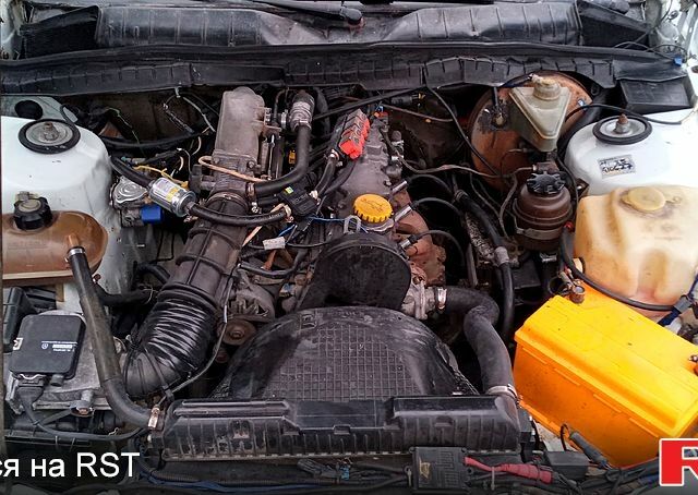 Білий Опель Омега, об'ємом двигуна 2 л та пробігом 300 тис. км за 1400 $, фото 9 на Automoto.ua