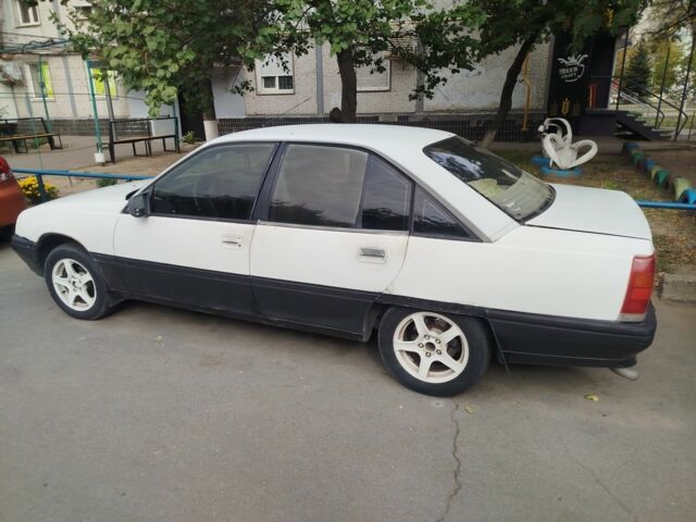 Білий Опель Омега, об'ємом двигуна 1.8 л та пробігом 300 тис. км за 550 $, фото 3 на Automoto.ua