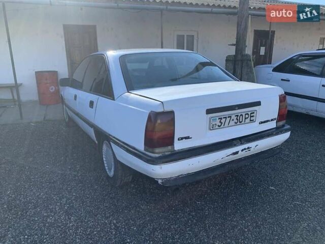 Белый Опель Омега, объемом двигателя 2 л и пробегом 270 тыс. км за 850 $, фото 3 на Automoto.ua