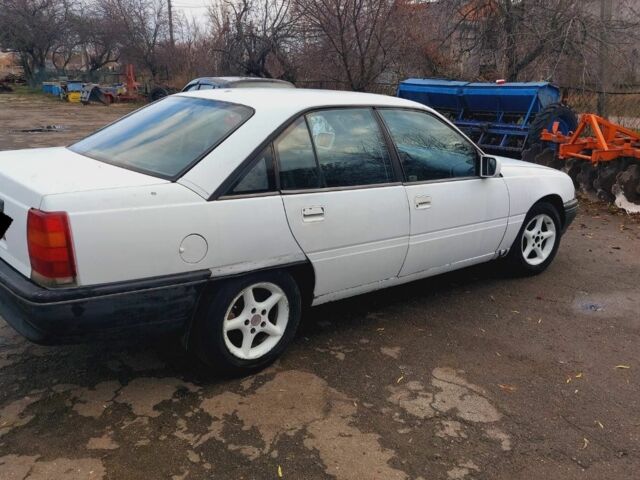 Белый Опель Омега, объемом двигателя 2 л и пробегом 220 тыс. км за 779 $, фото 2 на Automoto.ua