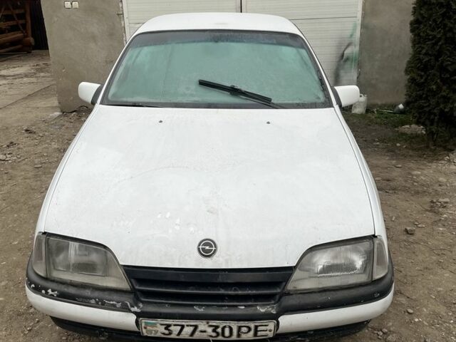 Белый Опель Омега, объемом двигателя 2 л и пробегом 300 тыс. км за 800 $, фото 5 на Automoto.ua