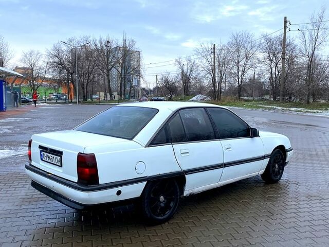 Белый Опель Омега, объемом двигателя 1.8 л и пробегом 202 тыс. км за 1000 $, фото 7 на Automoto.ua