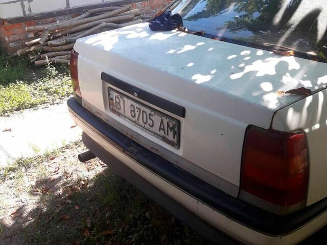 Білий Опель Омега, об'ємом двигуна 1.8 л та пробігом 400 тис. км за 1300 $, фото 5 на Automoto.ua