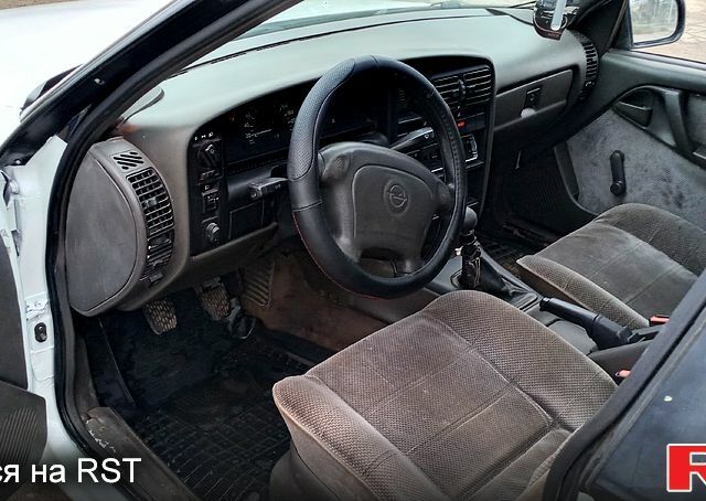 Білий Опель Омега, об'ємом двигуна 2 л та пробігом 300 тис. км за 1400 $, фото 7 на Automoto.ua