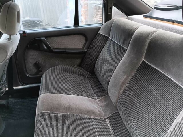 Белый Опель Омега, объемом двигателя 2.3 л и пробегом 400 тыс. км за 1350 $, фото 4 на Automoto.ua