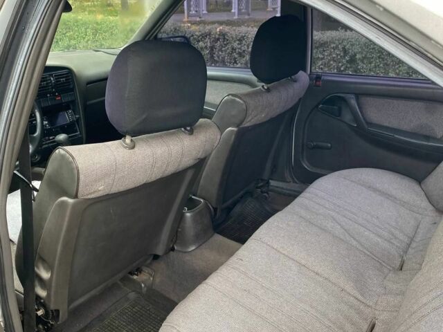 Белый Опель Омега, объемом двигателя 1.8 л и пробегом 410 тыс. км за 800 $, фото 3 на Automoto.ua