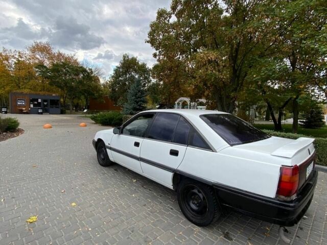 Белый Опель Омега, объемом двигателя 1.8 л и пробегом 410 тыс. км за 800 $, фото 5 на Automoto.ua