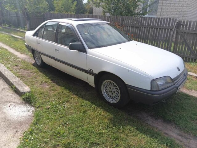 Белый Опель Омега, объемом двигателя 2 л и пробегом 890 тыс. км за 800 $, фото 2 на Automoto.ua