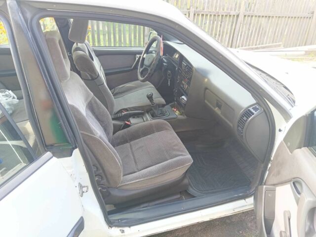 Белый Опель Омега, объемом двигателя 2 л и пробегом 890 тыс. км за 800 $, фото 1 на Automoto.ua