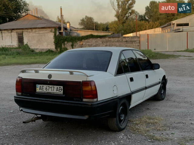 Белый Опель Омега, объемом двигателя 1.8 л и пробегом 420 тыс. км за 775 $, фото 2 на Automoto.ua