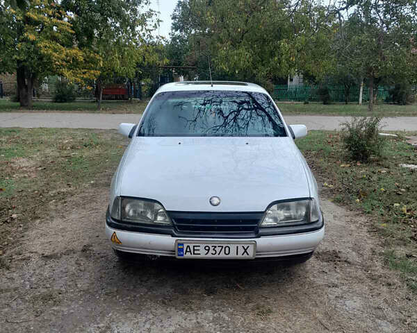 Белый Опель Омега, объемом двигателя 2 л и пробегом 260 тыс. км за 1800 $, фото 2 на Automoto.ua