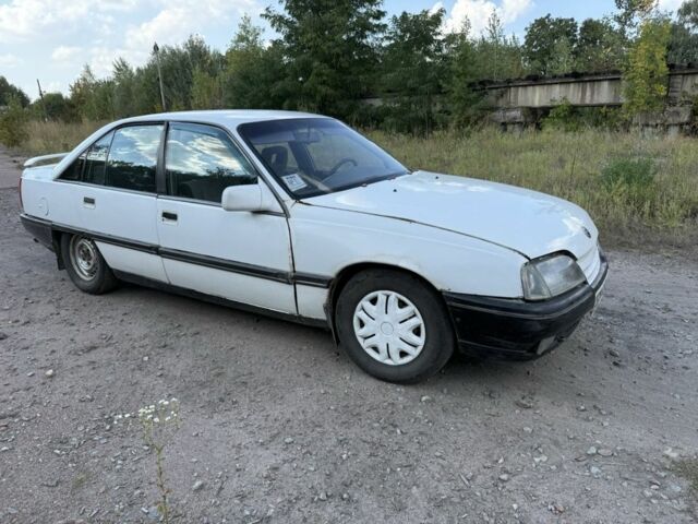 Белый Опель Омега, объемом двигателя 2 л и пробегом 250 тыс. км за 500 $, фото 1 на Automoto.ua