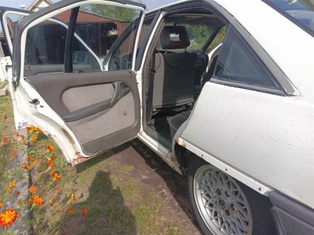 Белый Опель Омега, объемом двигателя 2 л и пробегом 890 тыс. км за 800 $, фото 6 на Automoto.ua