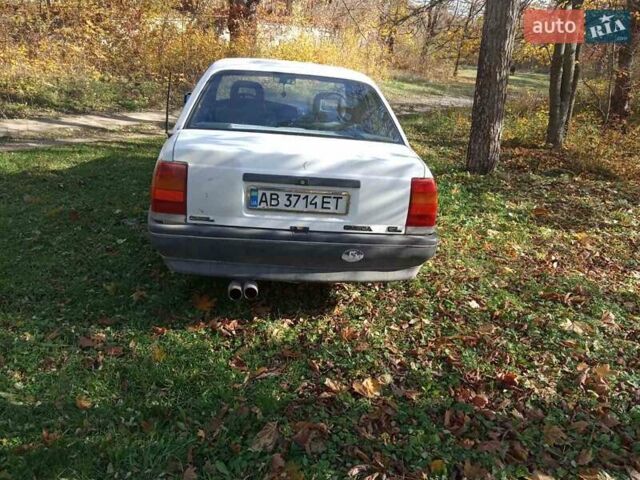 Белый Опель Омега, объемом двигателя 1.8 л и пробегом 280 тыс. км за 1400 $, фото 8 на Automoto.ua