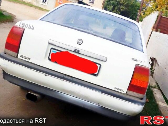 Білий Опель Омега, об'ємом двигуна 2 л та пробігом 316 тис. км за 1100 $, фото 3 на Automoto.ua