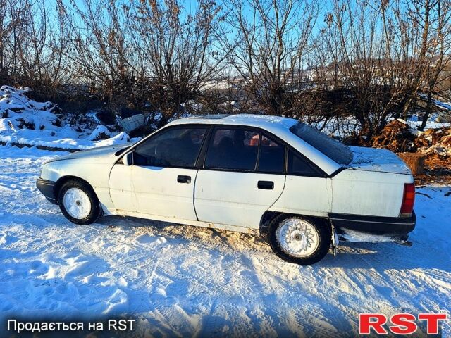 Белый Опель Омега, объемом двигателя 2 л и пробегом 0 тыс. км за 750 $, фото 4 на Automoto.ua