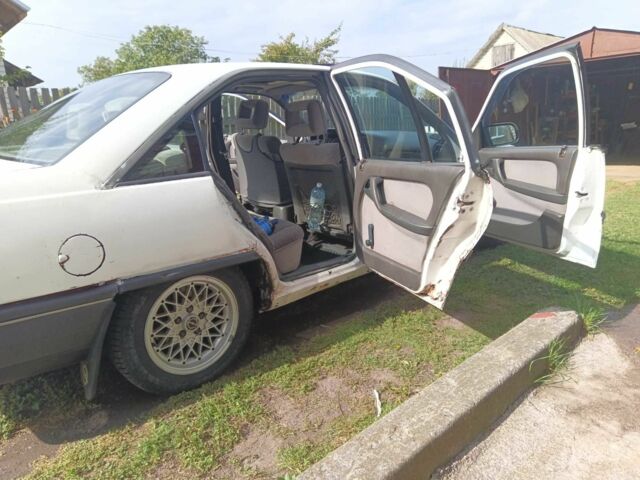 Белый Опель Омега, объемом двигателя 2 л и пробегом 890 тыс. км за 800 $, фото 8 на Automoto.ua